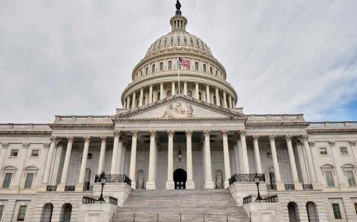 الكونغرس الأمريكي يصوت على قرار للحد من عمل ترامب العسكري ضد إيران