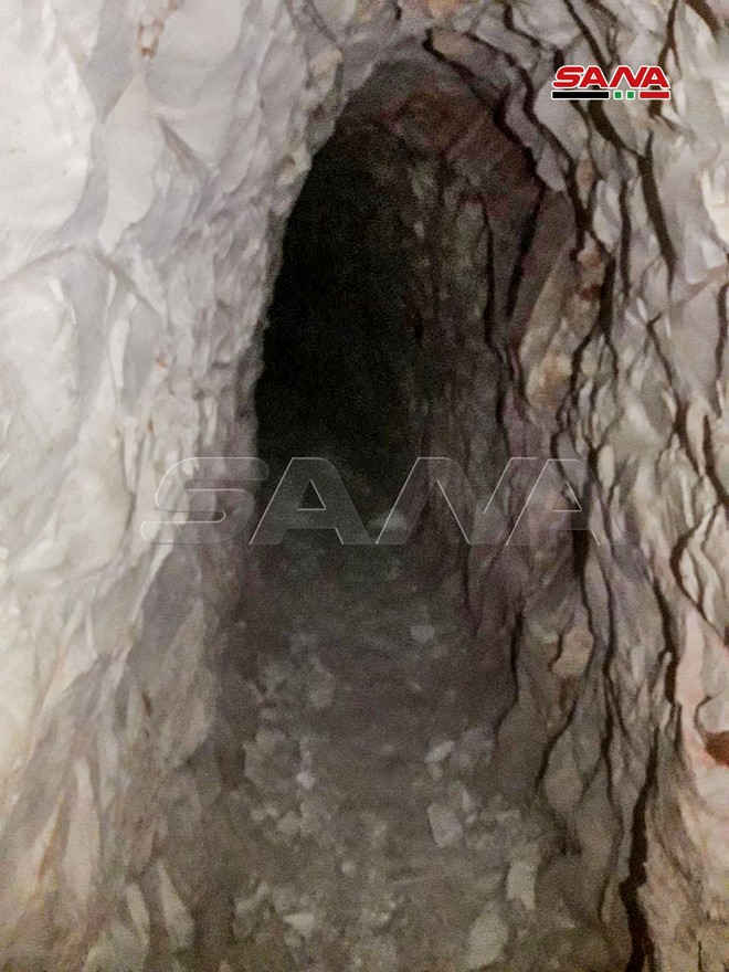 بالصور..  العثور على نفق يمتد لمئات المتار داخل إحدى بلدات ريف إدلب