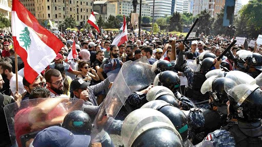 بالفيديو .. تعرض نواب لبنانيون للضرب ونقل أحدهم للمستشفى