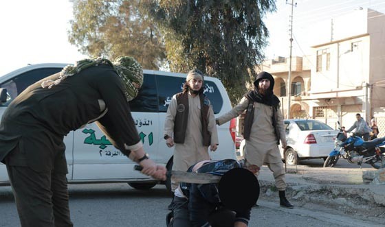 القبض على سياف داعش, قاطع الرؤوس في البوكمال السورية في مدينة تركية