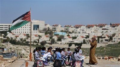 بالفيديو ..طلاب فلسطينيين يرددون نشيد بلادهم الوطني خلال اقتحام قوات الاحتلال لبلدتهم