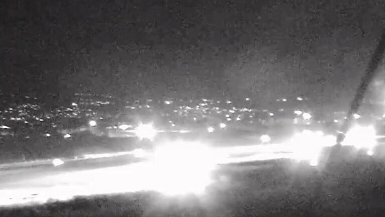 بالفيديو شاهد هبوط اضطراري لطائرة إيرانية في مطار حميميم تجنباً للقصف الإسرائيلي