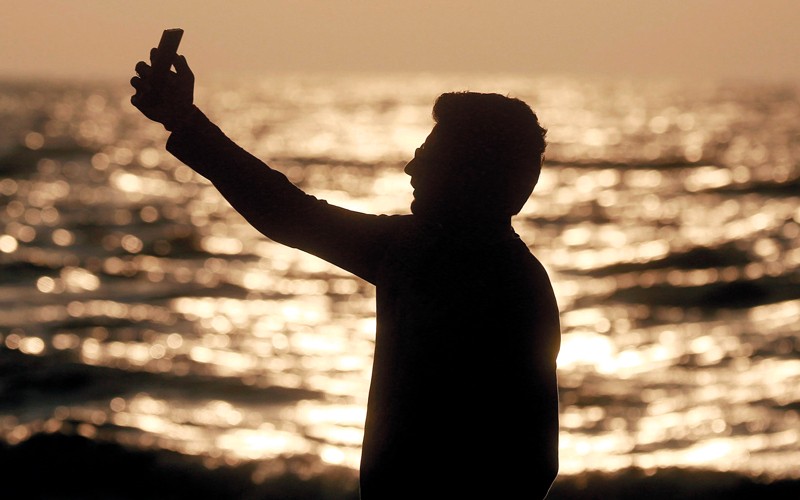 آخر صيحات الهواتف الذكية.. ميزة تمنع التقاط الصور 