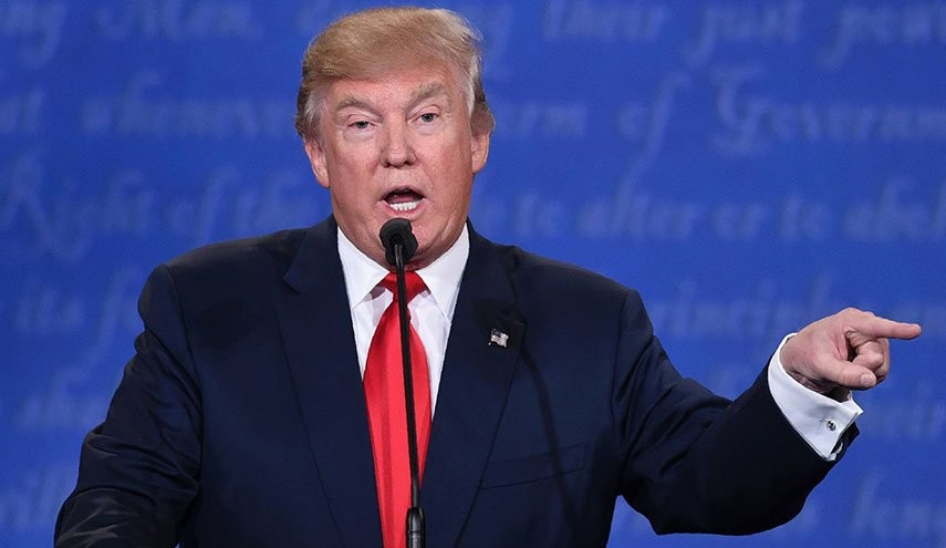 بالفيديو .. ترامب يفقد اعصابه ويوبخ صحفي بالقول أنت سيء