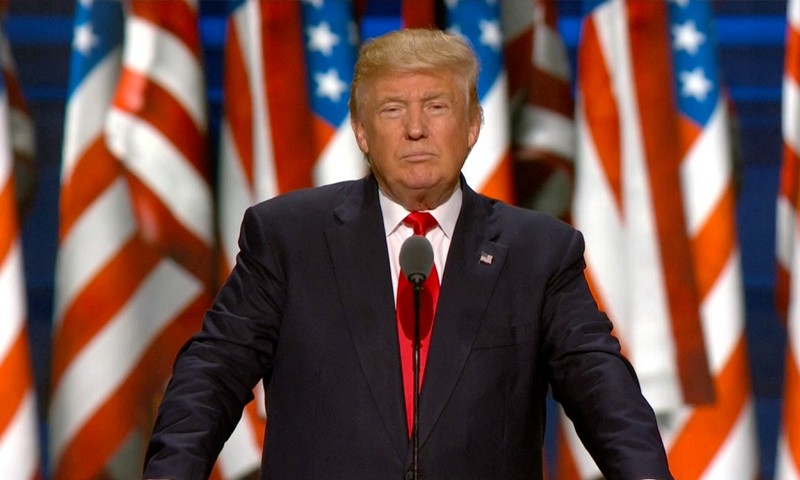 بعد انتشاره في 46 ولاية أمريكية.. ترامب يعلن حالة الطوارئ 