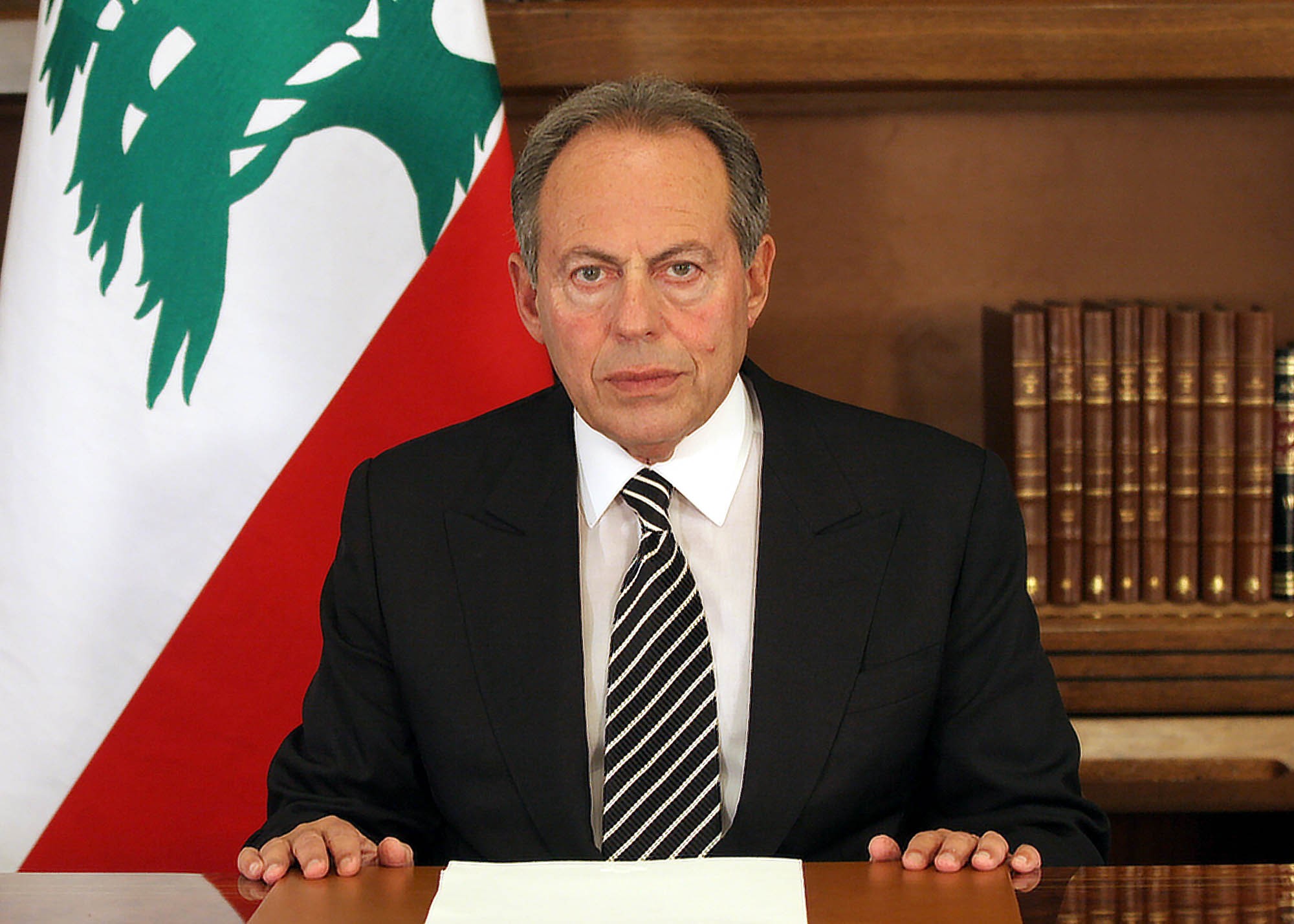 الرئيس اللبناني المُقاوم إميل لحود يبارك إنتصارات الجيش العربي السوري ويعتبر الإنتصار إنتصاراً للعرب والإنسانية.