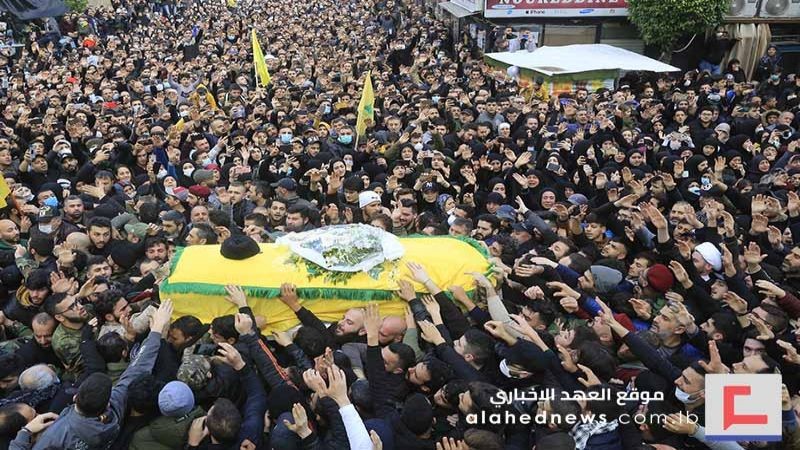بالفيديو عشرات الآلاف يشيعون شهداء حزب الله في سوريا