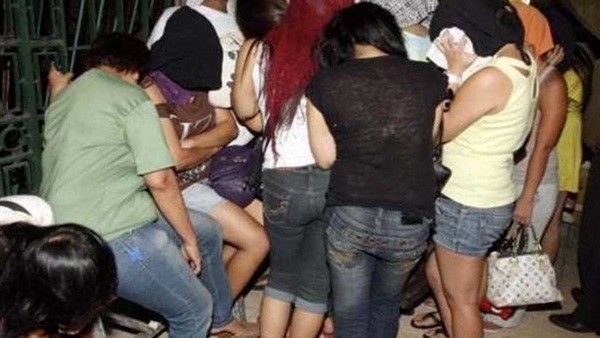 الدعارة في زمن الكورونا.. مباحث الآداب المصرية تلقي القبض على ممارسين للجنس الجماعي في القاهرة..