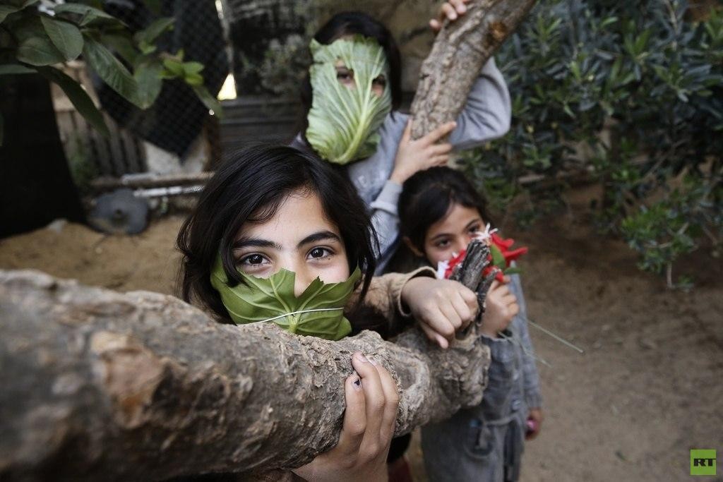 بالصور ..بهذه الطريقة اختار فلسطينيو غزة الوقاية من 