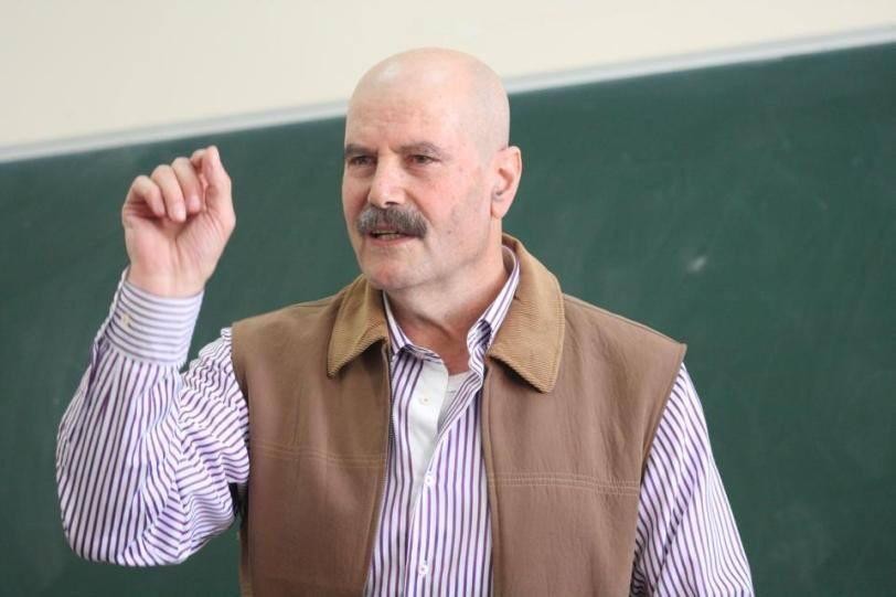 المناضل المقاتل -الملحمة الاعتقالية احمد قطامش:عشر سنوات اعتقال اداري\  نواف الزرو