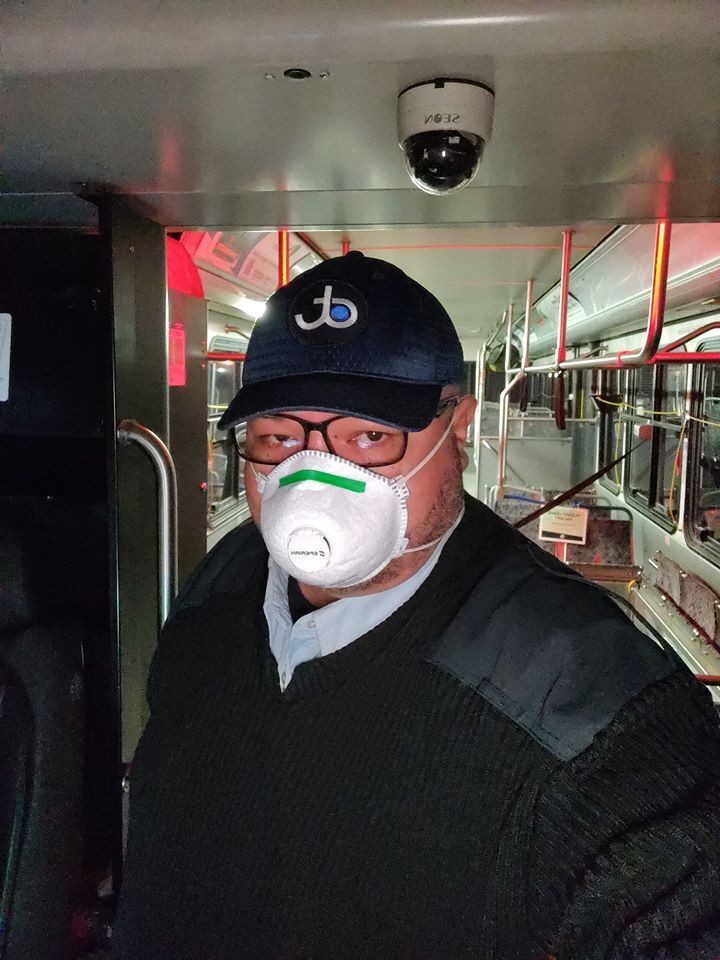 وفاة السائق الأميركي الذي هز العالم بفيديو تعمد إحدى راكباته السعال بوجهه ونقل 