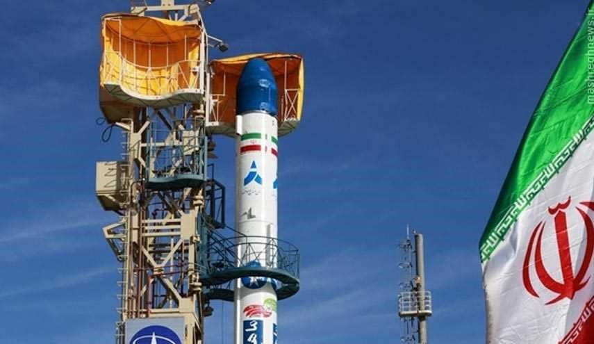 بالفيديو, كيف تم التحضير لإطلاق صاروخ قادر من وسط الصحراء الايرانية..