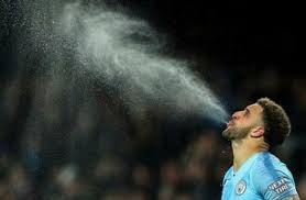 البصق ممنوع في الملاعب بأمر من 