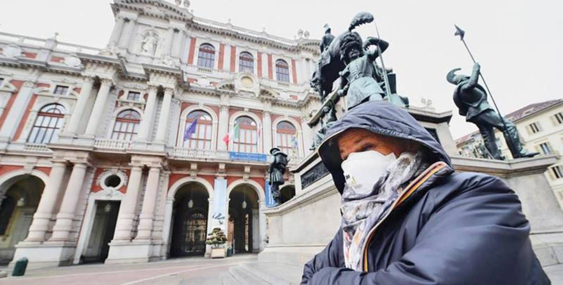 سباق الكمامات يتحول إلى حرب عصابات.. وهذه الدولة استدعت البيطريين للدعم الطبي !