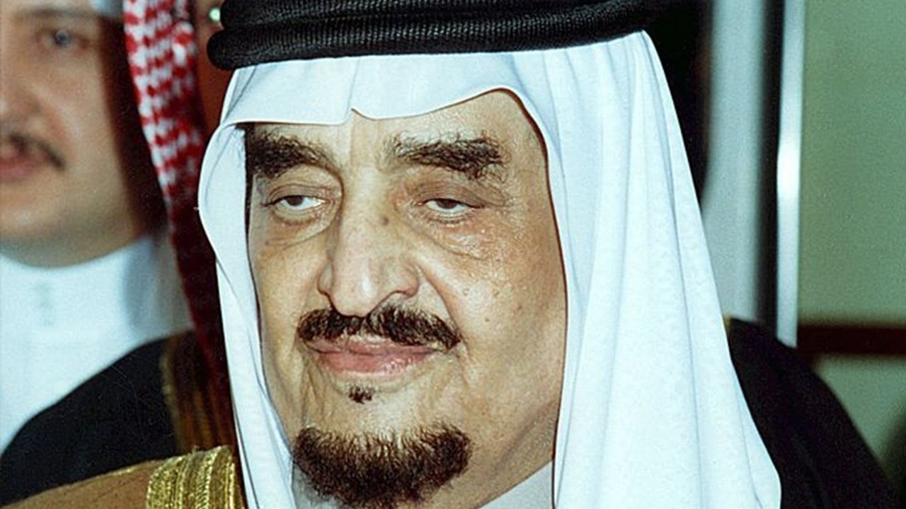 MBC  تحذف مديحاً للملك فهد في إحدى المسرحيات وتثير جدلاً شاهد الفيديو