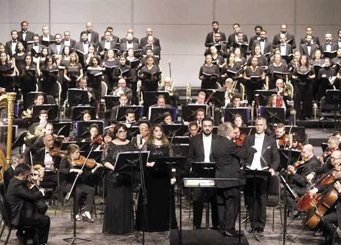 بالفيديو, الاوكسترا الصينية تصدح بذكر الله وببعض أسمائه الحسنى..