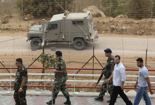 بالصور ..الجيش اللبناني وجهاً لوجه مع قوة 