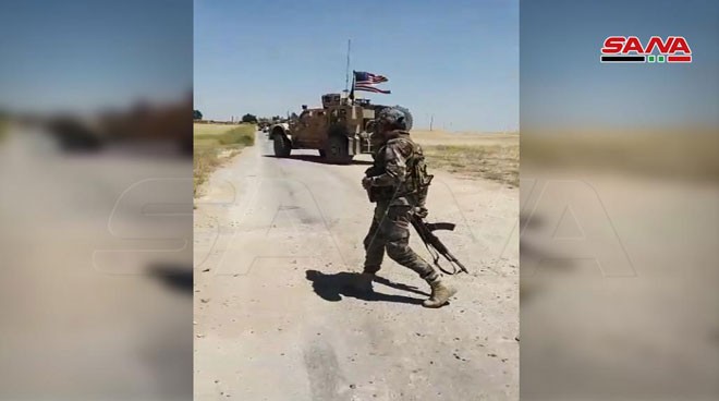 فيديو ..حاجز للجيش السوري يعترض رتلاً أميركياً في ريف الحسكة ويجبره على المغادرة