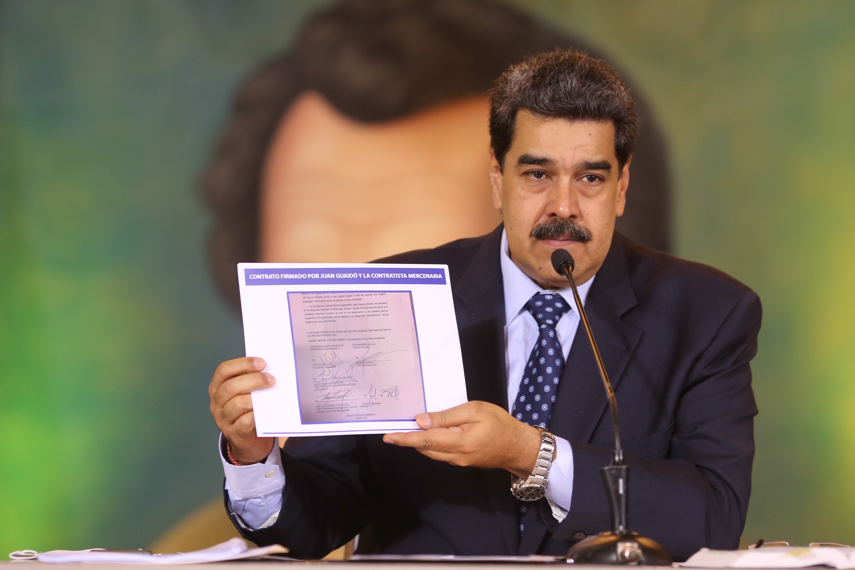 الرئيس الفنزويلي نيكولاس مادورو يتهم الولايات المتحدة الأمريكية وكولومبيا بمحاولة إقحام المرتزقة في بلاده.