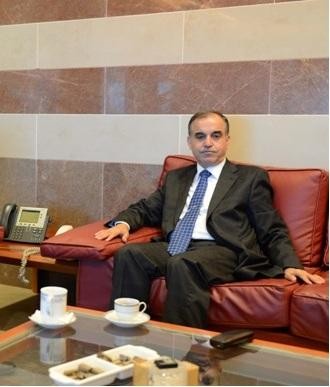 النائب العام التمييزي علي ابراهيم يقرر توقيف مدير العمليات النقدية في مصرف لبنان مازن حمدان.