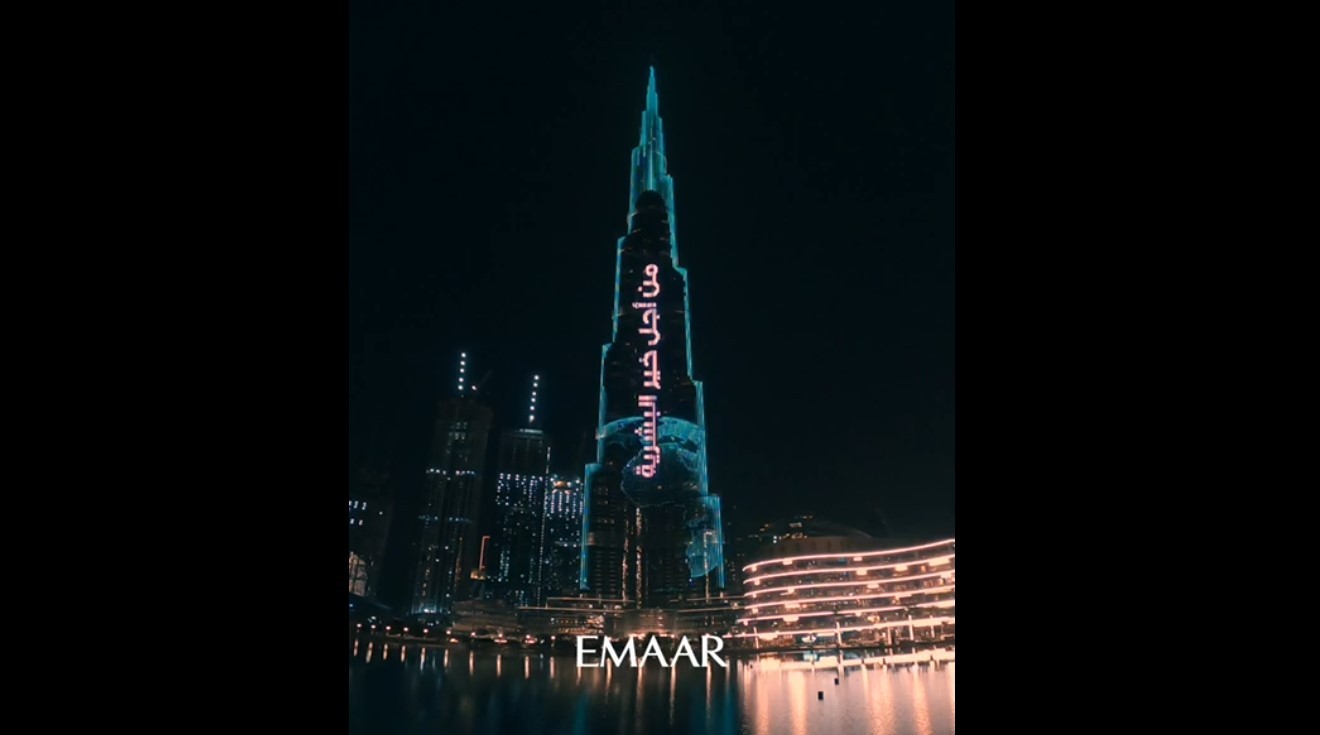 فيديو ..برج خليفة يدعو للصلاة من أجل الإنسانية