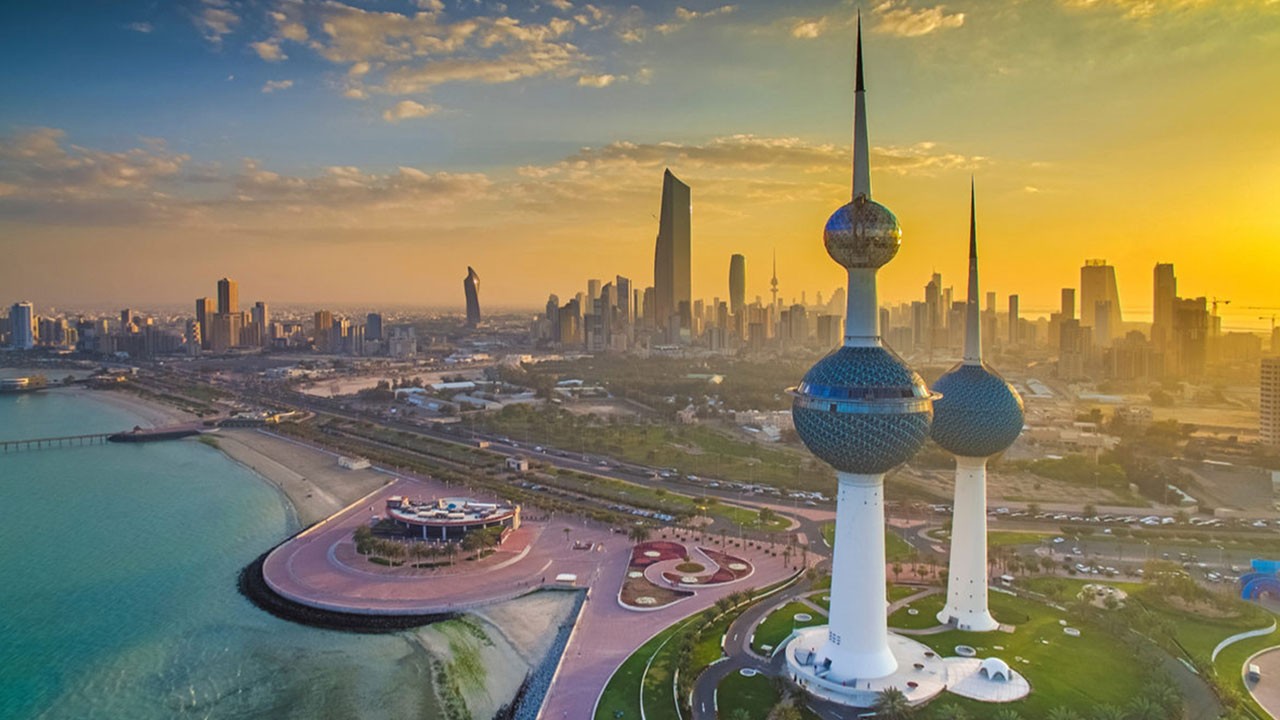 أمير الكويت محذراً ..نواجه تحديات غير مسبوقة وعلينا التقشف