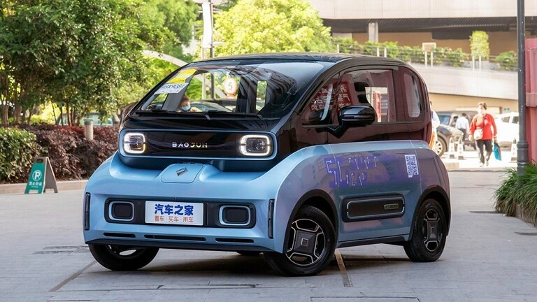 بالفيديو.. الصين تنتج سيارة كهربائية رخيصة الثمن وقليلة تكاليف التشغيل,. تحل مشاكل التلوث والازدحام في المدن