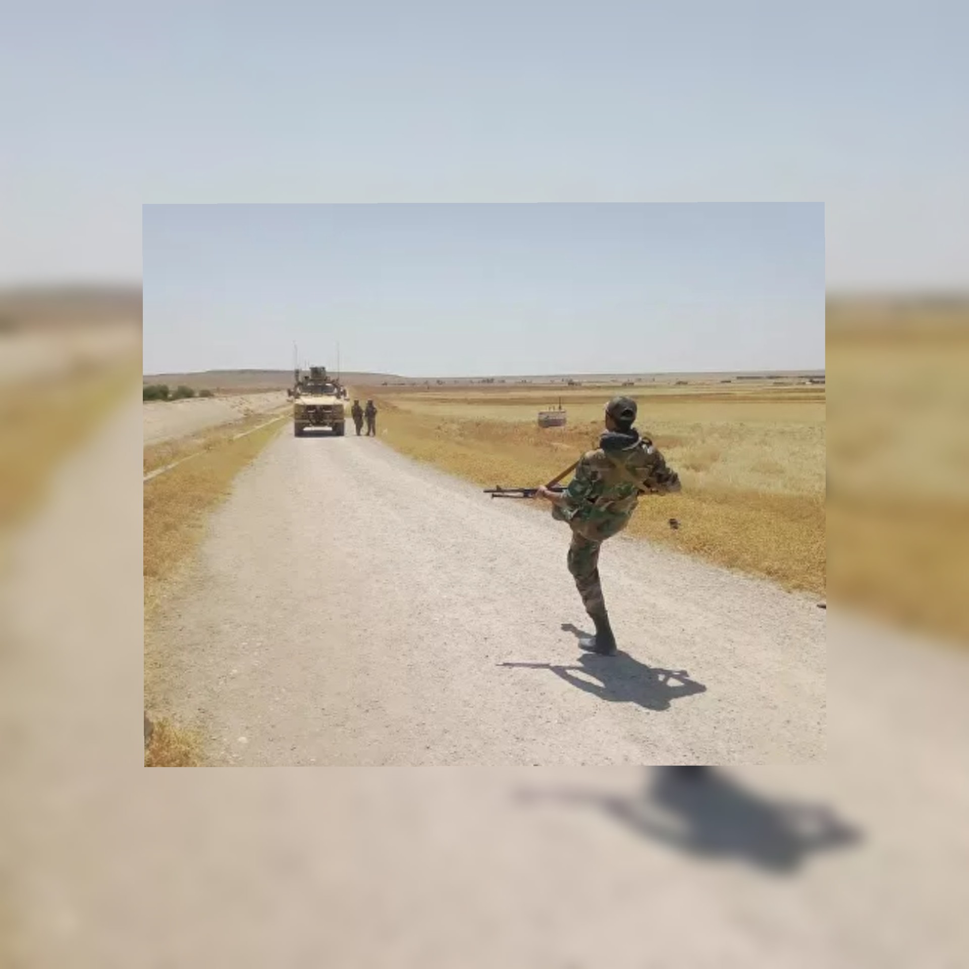 بالفيديو/جندي سوري يتحدى دورية امريكية في الحسكة