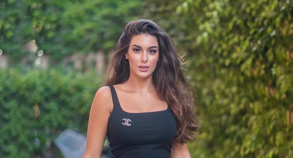 شاهد بالفيديو.. فخامة سيارة الفنانة المصرية ياسمين صبري.. مثار للتساؤلات.!