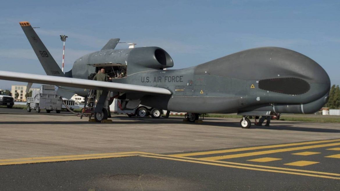  بحرية الحرس الثوري الايراني تكشف عن تفاصيل جديدة لعملية اسقاط الطائرة المسيرة 