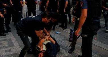 على خطا الشرطة الأمريكية...شرطة أردوغان ينكلون يمعارضيه
