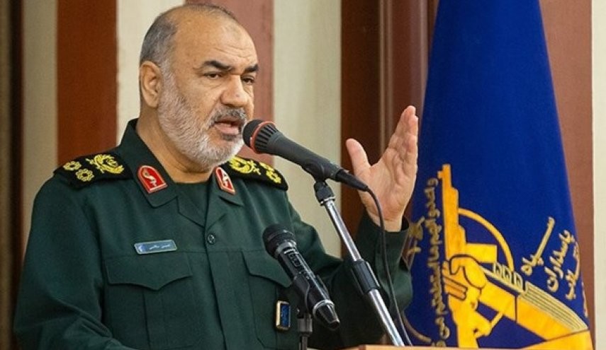 قائد عام الحرس الثوري يتفقّد قواته في مضيق هرمز: منظوماتنا جاهزة للتحرك وردّنا سيكون قاسياً