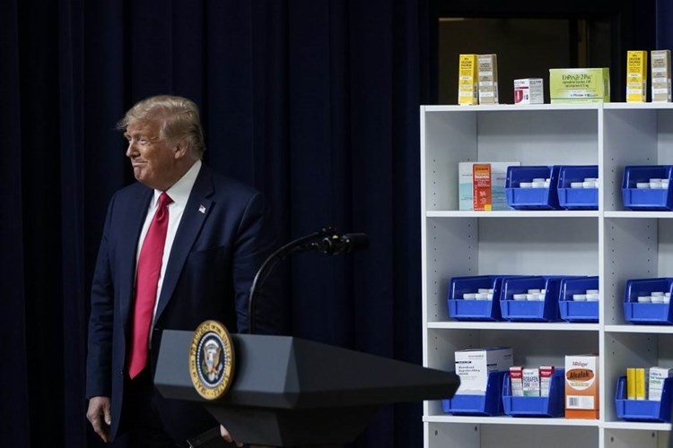 في خطوة تكشف جشع الادراة الأمريكية...ترامب يحتكر لقاحات فيروس كورونا