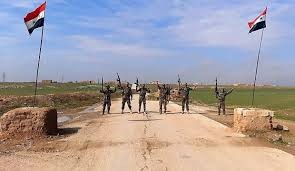 بالفيديو: حاجز للجيش السوري في مواجهة مدرعات للاحتلال الأمريكي بريف الحسكة