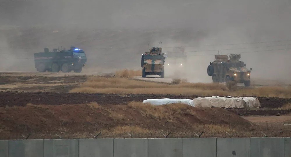 شاهد بالفيديو.. استهداف عربة عسكرية روسية في سوريا