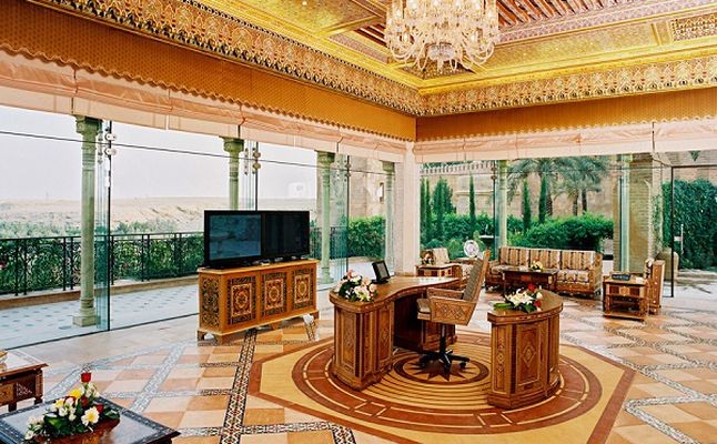 اليمنيون سيستهدفون قصور بني سعود ويناشدون الشعب بالابتعاد عنها لأن صواريخ الباتريوت ستسقط على رؤوسهم. وتقتلهم.