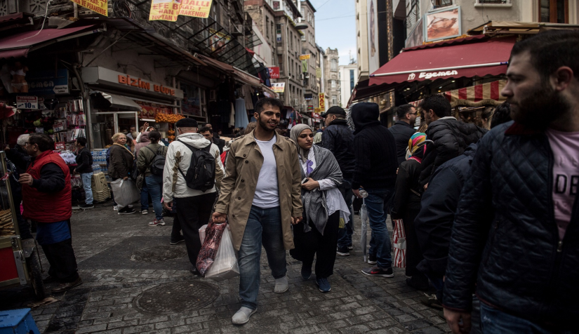 الاعتداء على شابين سوريين في تركيا على وقع صراخ.. 