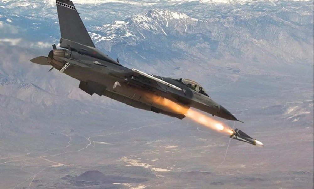 تحطم مقاتلة أمريكية 