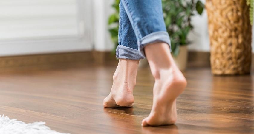 لا تمشي حافي القدمين لهذا السبب