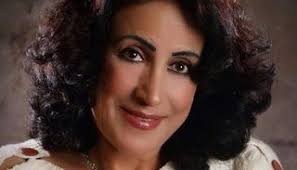 تشجيعاً منها للشباب على القراءة....فنانة سورية تتبرّع بمكتبتها