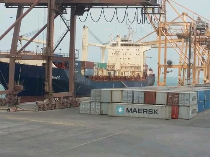  حوار إضاءات مع محافظ مدينة عدن في جنوب اليمن, المحافظ يحذر من خطر وقوع كارثة أخطر من كارثة بيروت.