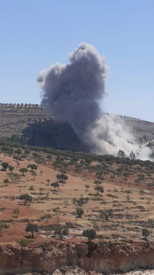 الطيران الحربي يعود لأجواء إدلب السورية