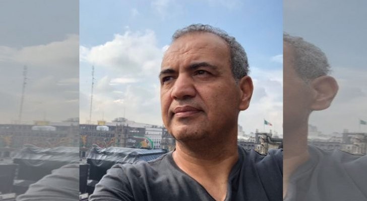 شاهد بالصورة.. كيف تسببت رسمة رسام كاريكاتير أردني بتوقيفه