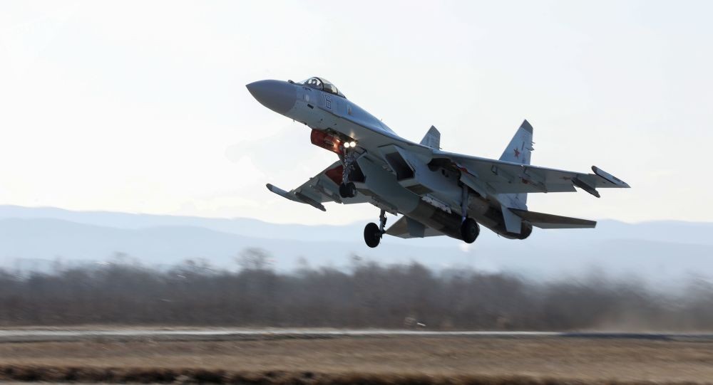 بالفيديو.. طائرات حربية روسية تهبط وتقلع من مدرجات ترابية