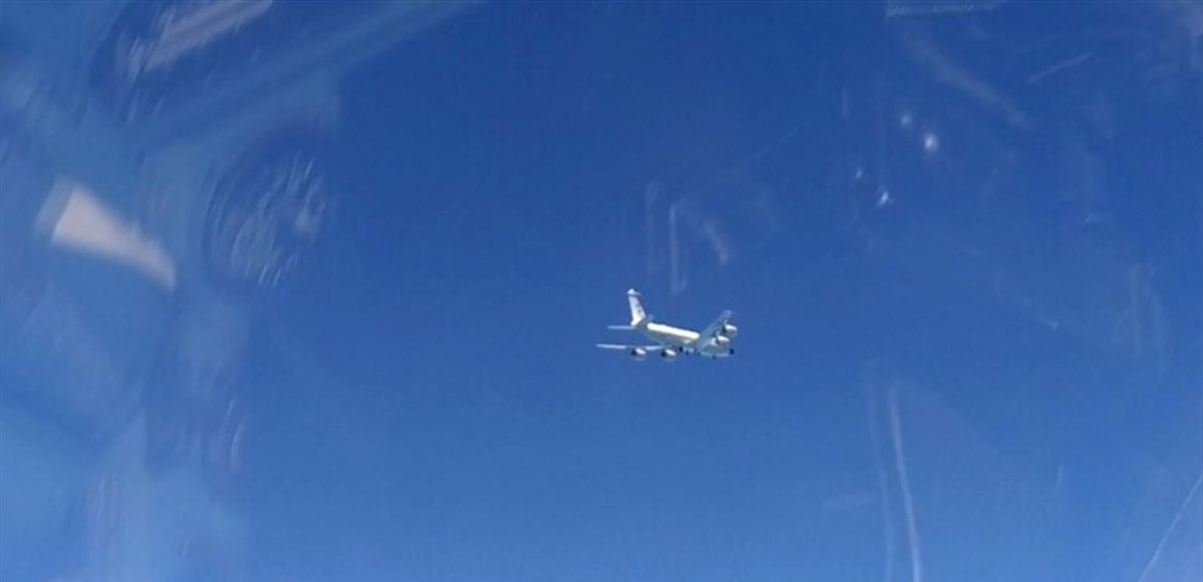 سو 27 الروسية تعترض طائرة تجسس أميركية