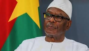 رئيس مالي يعلن استقالته بعد احتجازه على أيدي جنود متمردين