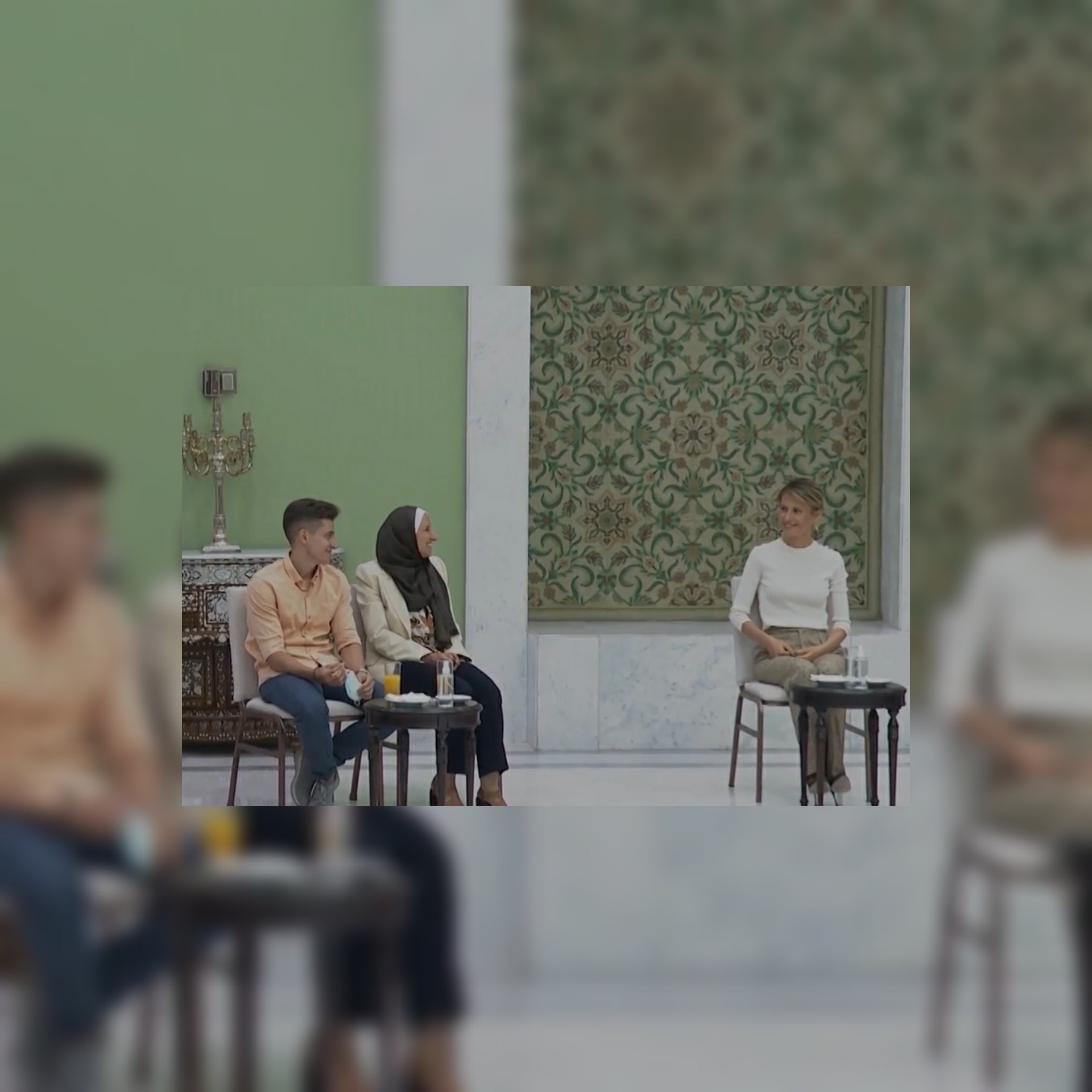 بالفيديو السيدة أسماء الأسد تستقبل الطلاب الحاصلين  على المرتبة الأولى بالتعليم الثانوي