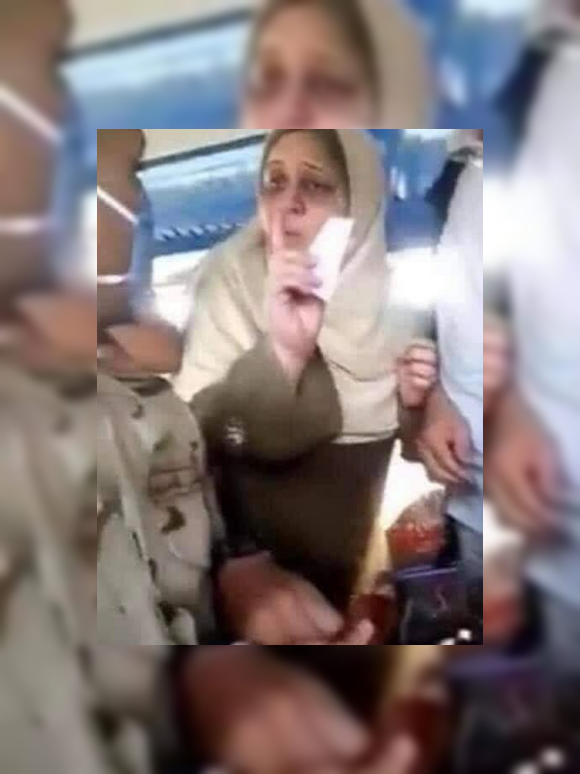 شاهد سيدة القطار المصرية وقصتها مع المجند والسمكري والمتحدث العسكري للقوات المسلحة المصرية يعلق على الحادثة شاهد سيدة القطار المصرية وقصتها مع المجند والسمكري والمتحدث العسكري للقوات المسلحة المصرية يعلق على الحادثة