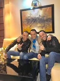 صورة قديمة أشعلت مواقع التواصل...علي الديك وأشقائه كيف كانوا وكيف صاروا