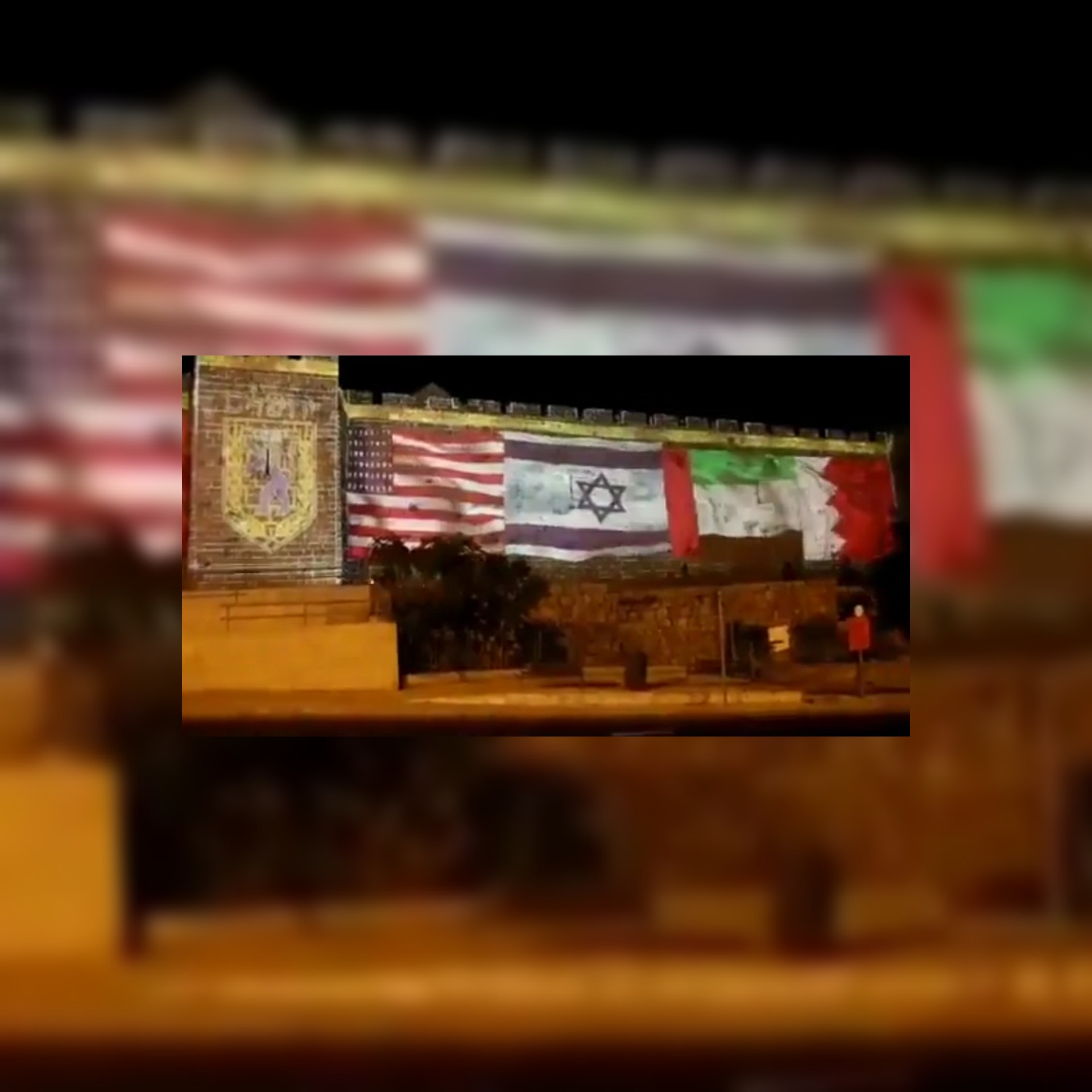 بالفيديو سلطات الاحتلال تضيئ أسوار القدس المحتلة بأعلام أصحاب اتفاق العار التطبيعي بين الإمارات والبحرين وكيان الاحتلال.......